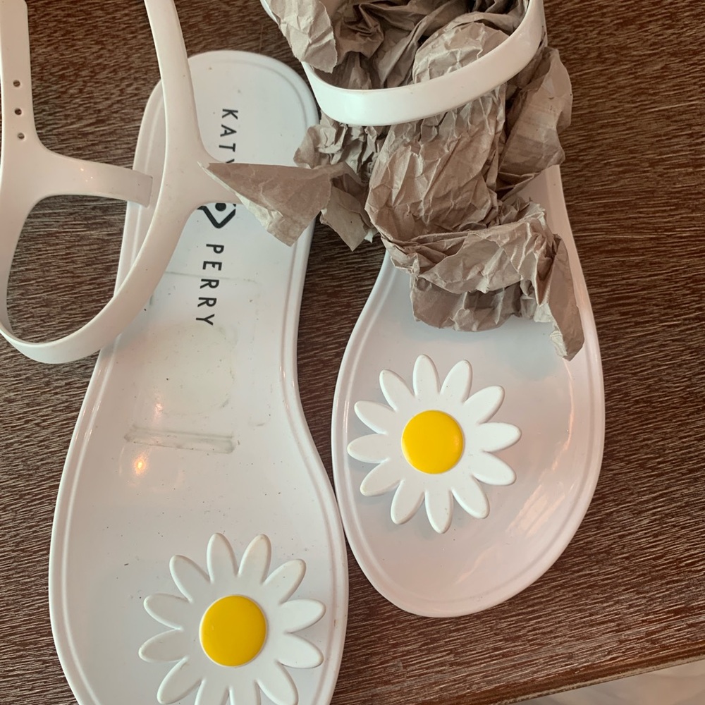 Katy Perry Collections White Daisy Sandals